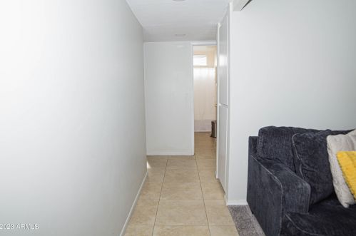 2322 Country Gables Dr, Phoenix AZ 85053-4532 exterior