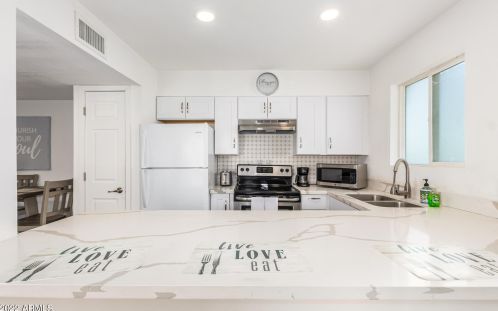 4731 Belleview St, Phoenix AZ  85008-5606 exterior