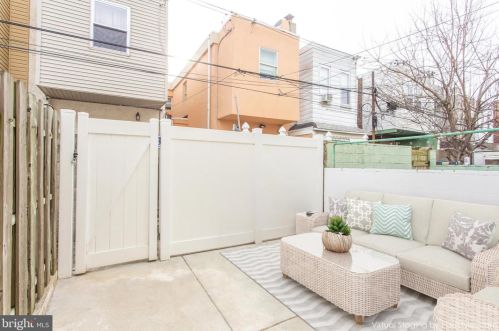 2433 Bancroft St, Philadelphia PA 19132-4443 exterior