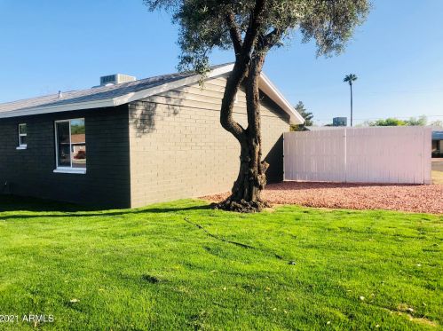 501 El Camino Dr, Phoenix AZ 85051-4627 exterior