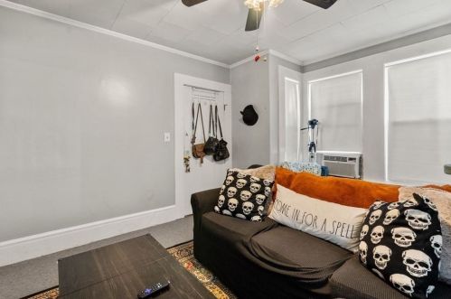 32 Warner St, Gloucester MA 01930-2841 exterior