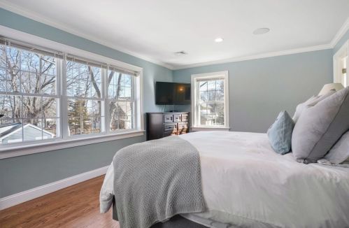 58 Taylor Ave, Dedham MA 02026-5104 exterior