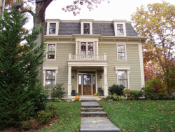 113 Gibbs St, Newton, MA 02459-1927