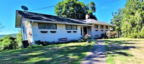 123 Dawn Rd, Milford, NJ 08848-1133