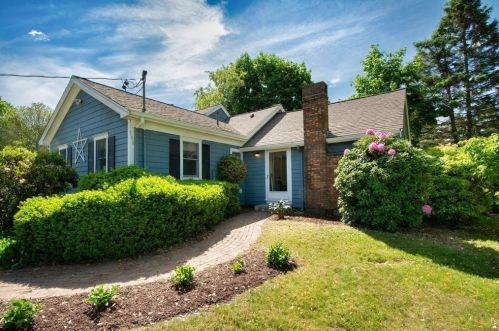 180 Winter St, Whitman, MA 02382-2598