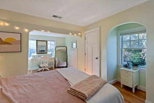 82 Day St, Newton MA 02466-2906 exterior