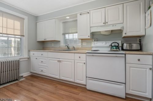 32 Maple St, Milford, NJ 08848-1313