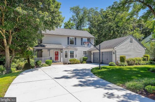 10 Westwood Dr, West Deptford, NJ 08051-2101