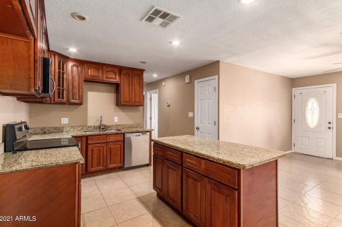 8444 6 Ave, Phoenix AZ 85023-6580 exterior