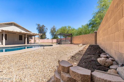 8227 Apache St, Phoenix AZ 85003-2726 exterior