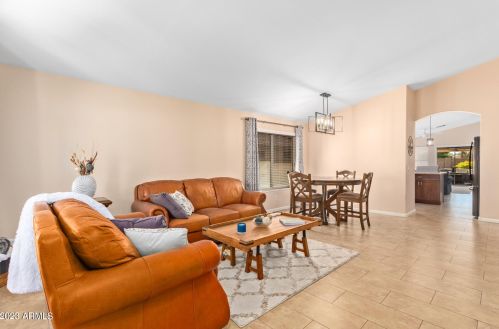 2029 Angela Dr, Phoenix AZ 85032-2351 exterior