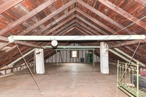 23 Nahanton St, Newton MA 02459-2907 exterior