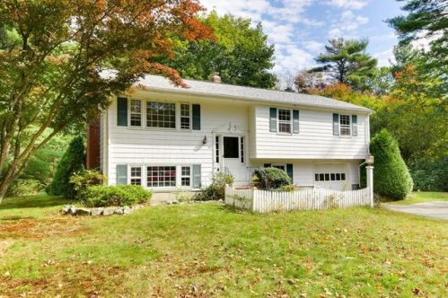 70 Rockwood Rd, Norfolk, MA 02056-1037
