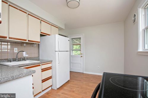 121 Hannold Blvd, West Deptford NJ 08096-1815 exterior