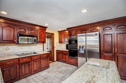 97 Hl St, Topsfield MA 01983-2410 exterior