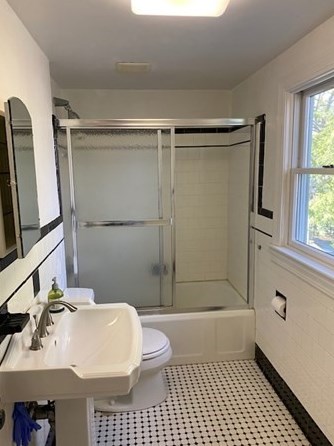 228 Woodcliff Rd, Newton MA 02461-2128 exterior