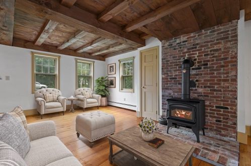 8 Seaview Ln, Newbury MA  01951-2312 exterior