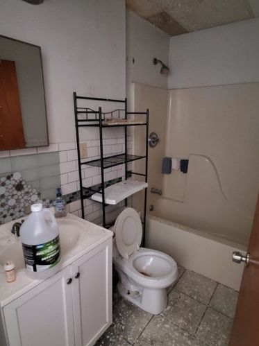 377 Ashley Blvd, New Bedford MA 02745-5207 exterior