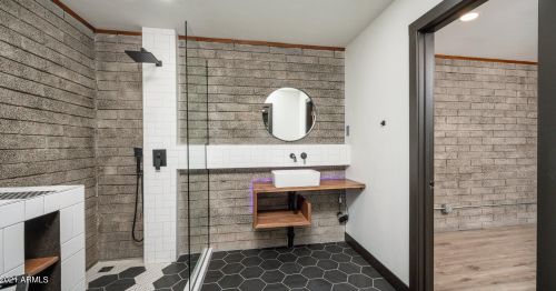 1413 Edgemont Ave, Phoenix AZ 85035-1809 exterior