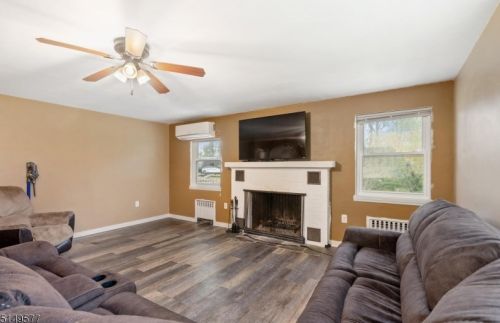 326 Riegelsville Rd, Milford NJ 08848-1892 exterior