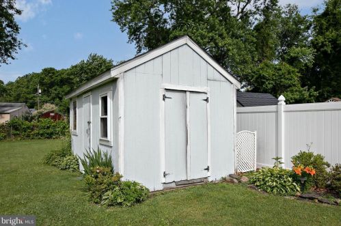 121 Hannold Blvd, West Deptford NJ 08096-1815 exterior