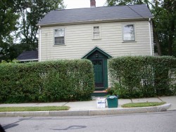 515 Auburn St, Newton, MA 02466-1706