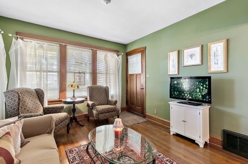 2819 Wenonah Ave, Forest View, IL 60402-2953