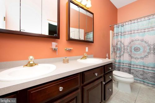 132 Main St, West Deptford NJ 08051-1046 exterior