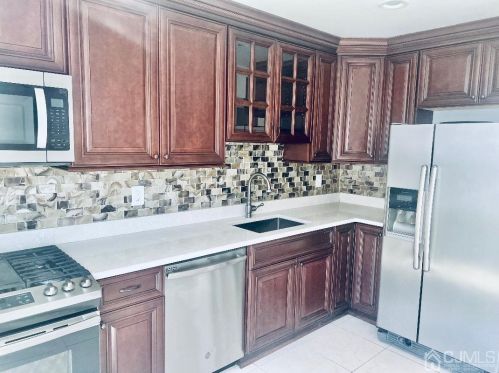 35 Larch St, Carteret NJ  07008-2470 exterior