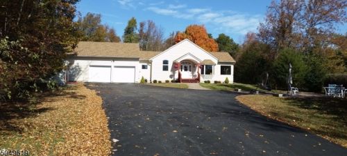 4 Dales Xing, Wantage NJ 07461-3229 exterior