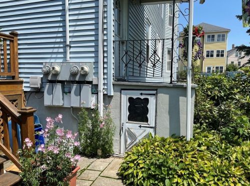 18 Ames St, Worcester MA 01610-2001 exterior