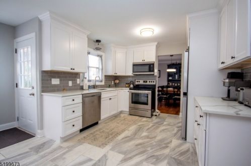 1 Mountain View Dr, Wantage NJ  07461-3032 exterior