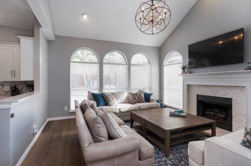 4027 Azure Ln, Addison TX 75001-3105 exterior