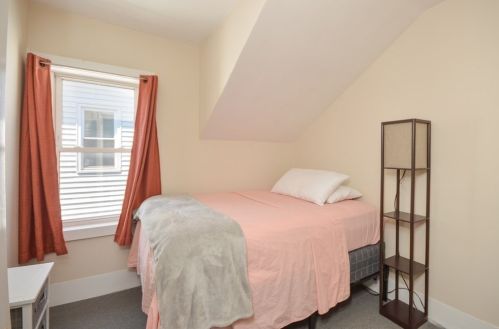 70 Spruce St, New Bedford MA 02740-5305 exterior