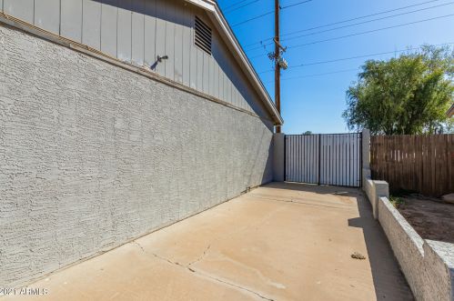 4405 71st Dr, Phoenix, AZ 85033-2503