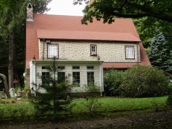 1403 Beacon St, Newton, MA 02468-1640