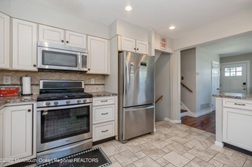 41 Holly Dr, West Deptford NJ 08096-3317 exterior