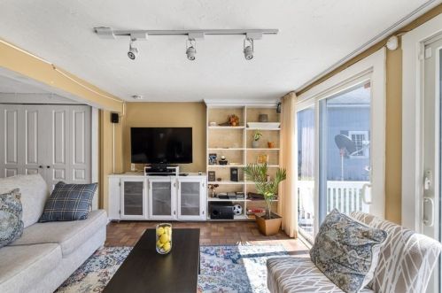 186 Mt Vernon St, Lawrence MA 01843-3302 exterior