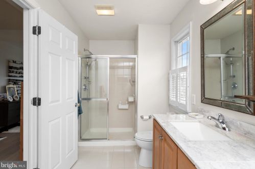 5 Wheatfield Ct, Columbus NJ  08022-1977 exterior