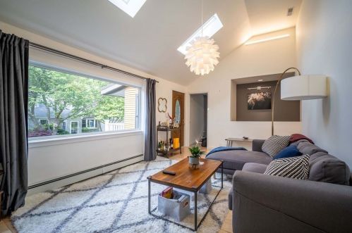 51 Gln Ave, Newton MA 02459-2048 exterior