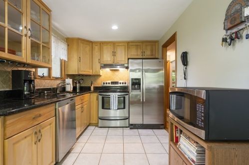 2 Jonathan Rd, Burlington MA 01803-1414 exterior