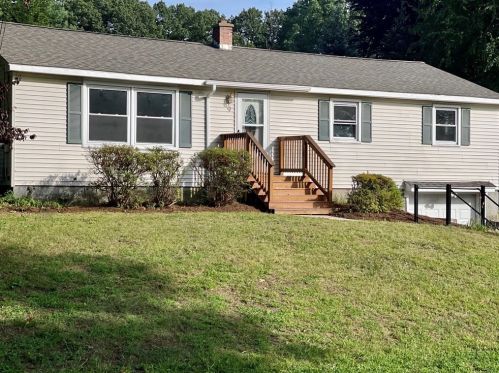 9 Maria Dr, Montgomery, MA 01085-4615