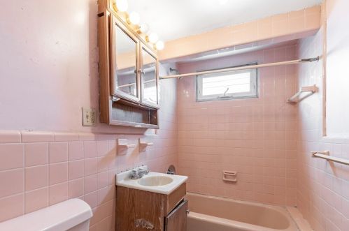 7 Bellingham Ave, Everett MA 02149-1218 exterior