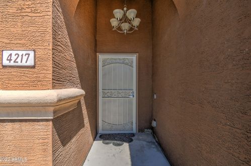 4217 73 Dr, Phoenix AZ 85033-2512 exterior