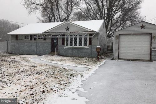 320 Essex Blvd, West Deptford, NJ 08096-3045