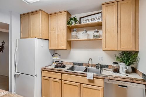 12821 31st St, Phoenix AZ 85008-1127 exterior