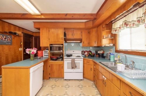 20 St, Taunton MA 02780-4392 exterior