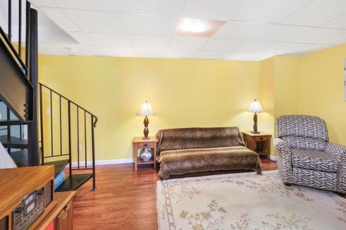 142 St, East Brookfield MA 01515-1612 exterior