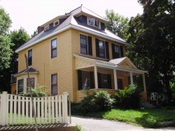 72 Pearl St, Newton, MA 02458-1516