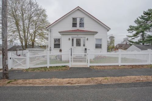 83 Pratt Ave, Fall River, MA 02726-5131